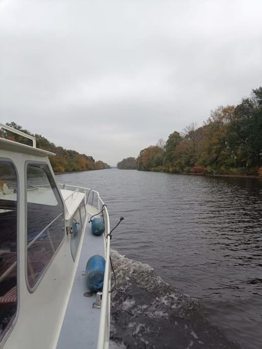 Suesses Motorboot - Bremen Ueberseestadt Exterior foto