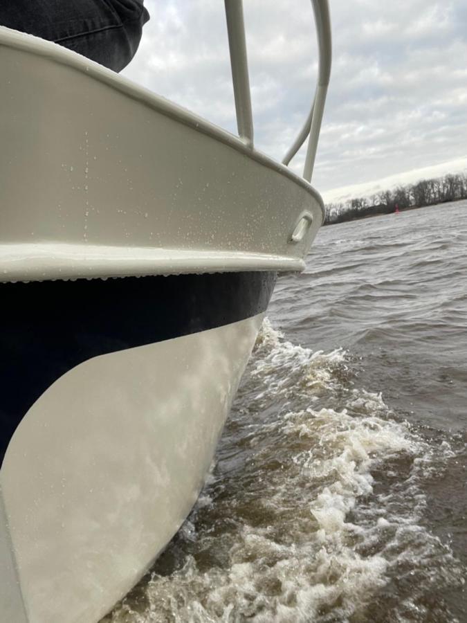 Suesses Motorboot - Bremen Ueberseestadt Exterior foto